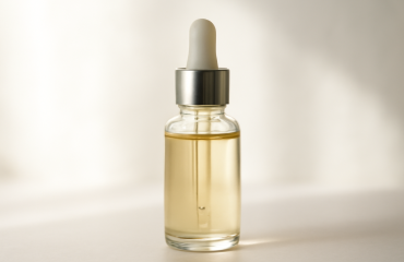 flacon de serum sur fond lumineux