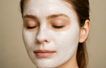 visage eclairci apres application de masque