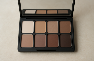 palette de fards neutres ouverte