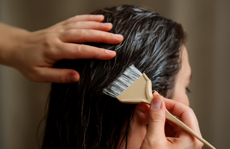 Comment démêler les cheveux mouillés sans les casser ?