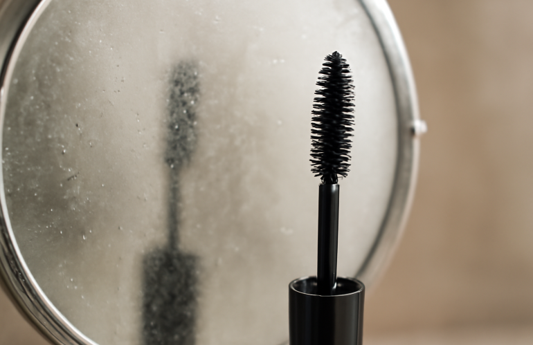 Quel mascara favorise le volume sans faire de paquets ?